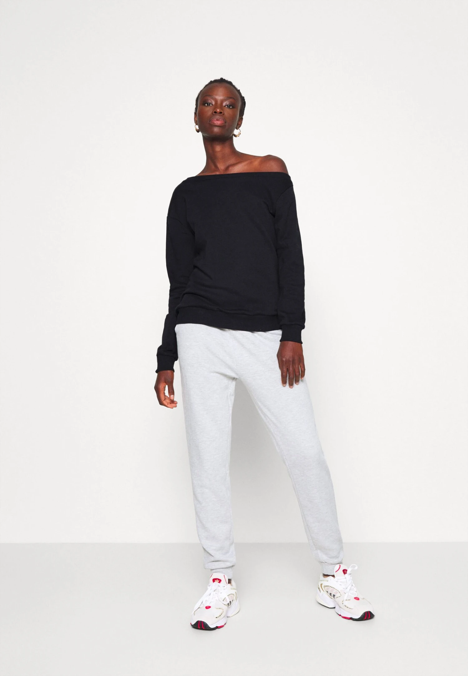 Sweatshirt - Black 4 Sweatshirt - Black - Bilde 2