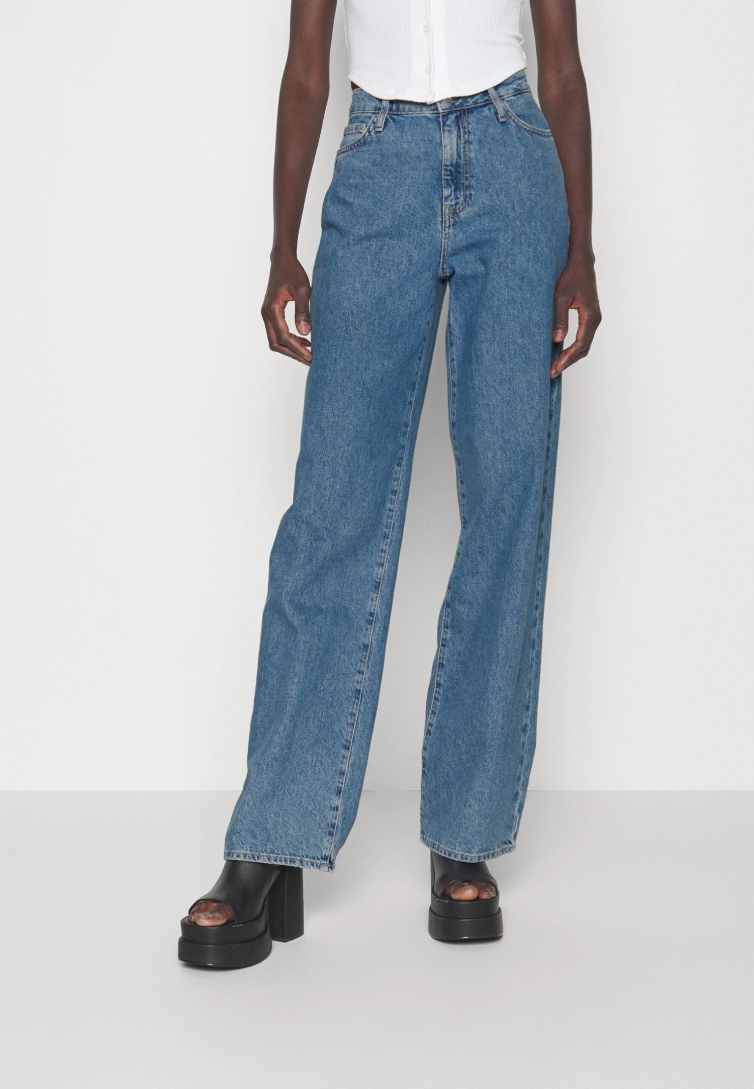Jeans Relaxed Fit - Light Blue Denim 3 Jeans Relaxed Fit - Light Blue Denim