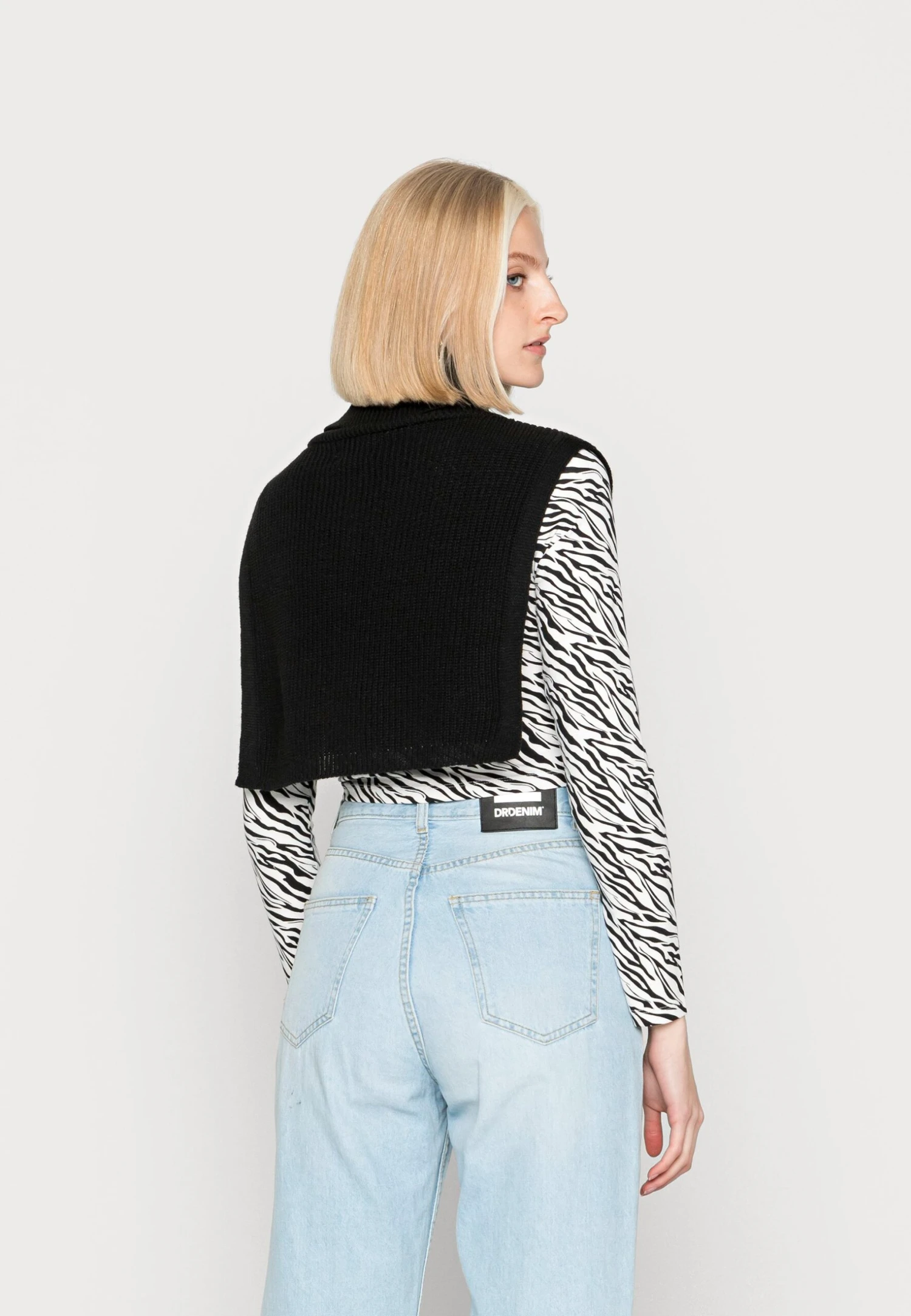 Even&Odd Cape - Black 5 Even&Odd Cape - Black - Bilde 3