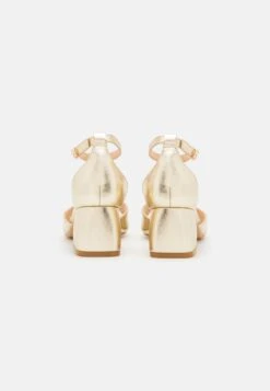 Sandaler - Gold 11 Sandaler - Gold -Fab Five Mote Butikk d855f80cc4d740d193e4b91860a6b8a9