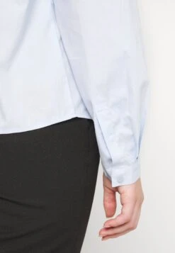 Even&Odd Bluse - Light Blue 22 Even&Odd Bluse - Light Blue -Fab Five Mote Butikk dab4b7eb40574c15a01f239434aa0e00