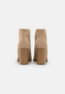 Ankelboots Med Høye Hæler - Beige 11 Ankelboots Med Høye Hæler - Beige -Fab Five Mote Butikk e0bf4eb2417e48349c4659027f9a462f