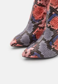 Even&Odd Boots Med Høye Hæler - Red 11 Even&Odd Boots Med Høye Hæler - Red -Fab Five Mote Butikk e2b399afa2a14f289d33f839df5ffcf2