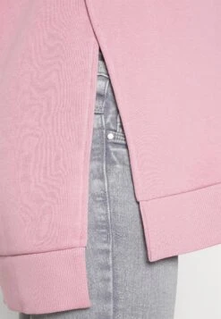 Sweatshirt - Pink 13 Sweatshirt - Pink -Fab Five Mote Butikk e630f76ae5604b1eb4d9aefd64d7c881