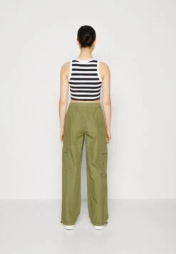 Even&Odd Topper - Black/White 10 Even&Odd Topper - Black/White -Fab Five Mote Butikk eb0ce48196df45c28b045f5c423a0ae2